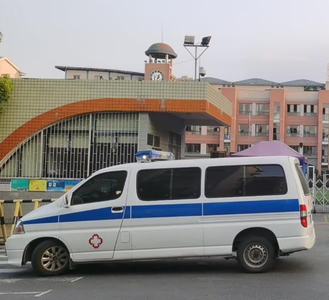 肥西救护车出租护送骨折病人一公里多少钱